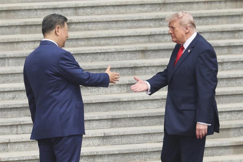 Трамп ја завршува посетата на Кина и се враќа во САД - Си ќе му испрати кинески семиња од роза