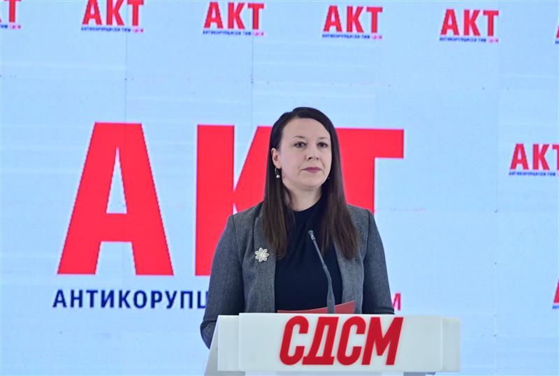 Младеновска: Советниците на ВМРО, ЗНАМ и ВЛЕН кренаа рака за ДУП-от, за кумот на Максо 600 илјади евра