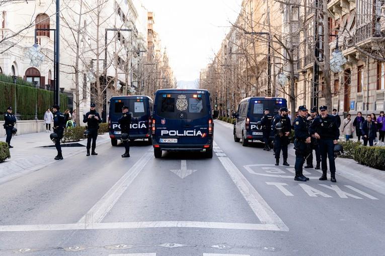 Пукање во јужна Шпанија: Двајца мртви, четворица ранети
