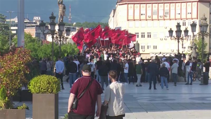 Приведени три лица за тепачката на протестот за правосуден на албански јазик 