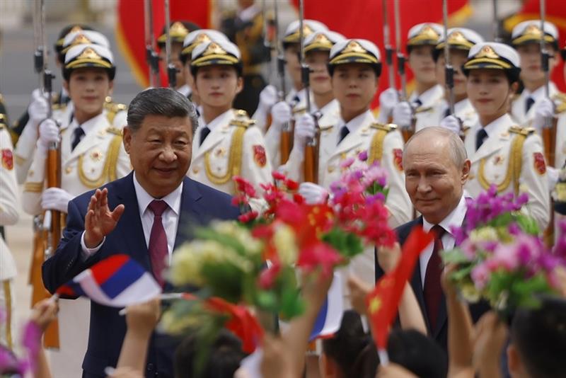 Си Џинпинг го пречека Путин, рускиот лидер не ги криеше импресиите