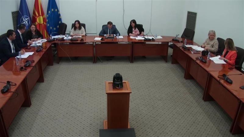 Предлог-законот за задолжување со заем од 260 милиони евра помина на комисија, но без присуство на пратениците од СДСМ