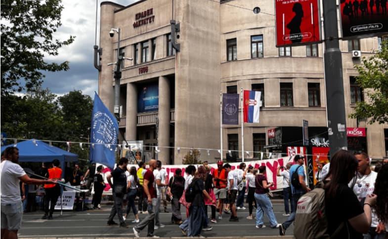 Српските студенти во блокада организираат голем протест на Славија во Белград (ВИДЕО)