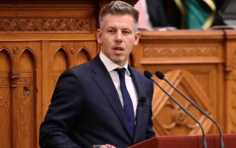 Маѓар им ги крати платите на министрите, градоначалниците, пратениците- ќе има и ревизија на дипломатските пасоши