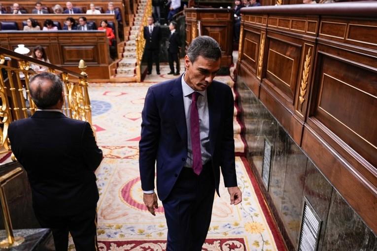 Полицијата упадна во седиштето на владејачката Социјалистичка партија во Шпанија 