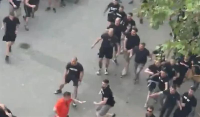 Хаос во Германија пред финале на европски шампионат- општа тепачка меѓу навивачите, летаат столови (ВИДЕО)