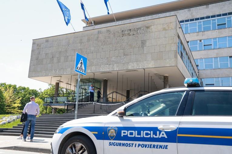 Неколку училишта во Загреб утрово добиле закани за поставени бомби