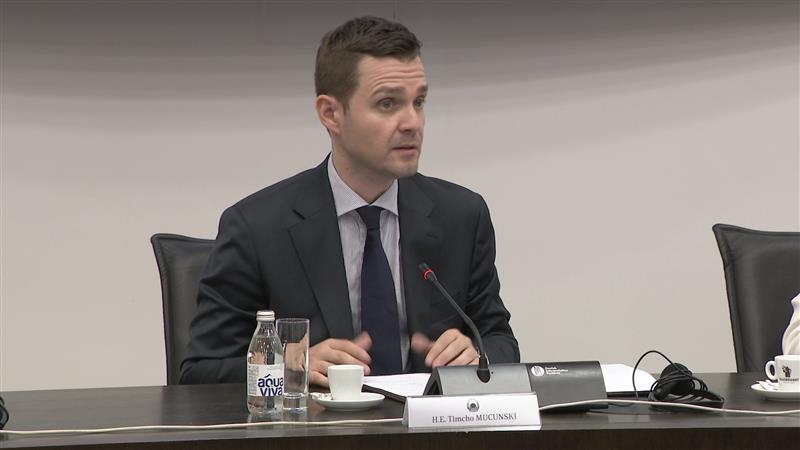 Македонија има силен идентитет, јазик и традиција кои не треба постојано да ги докажува, вели Муцунски