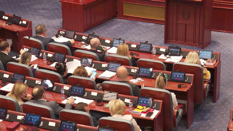 Седница за пратенички прашања – меѓуетничките односи и правосудството главни теми