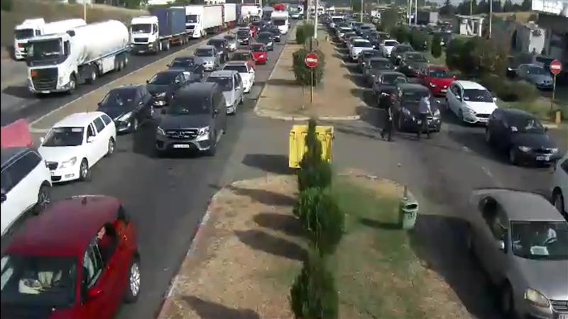 Завршува продолжениеот викенд: Вечерва се очекуваат гужви на границите и патарините