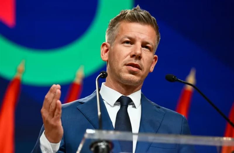 Маѓар најави измена на Уставот- упорно сака да го смени унгарскиот претседател 