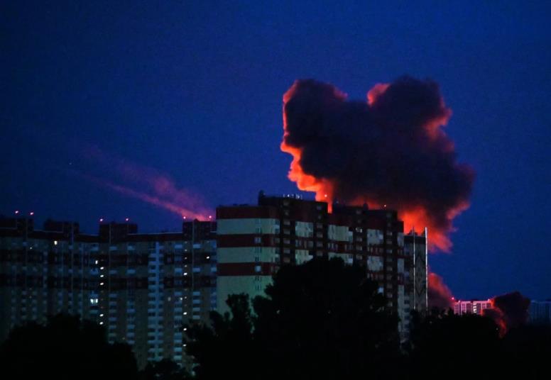 Масивен руски напад врз градови низ Украина уби најмалку десет лица