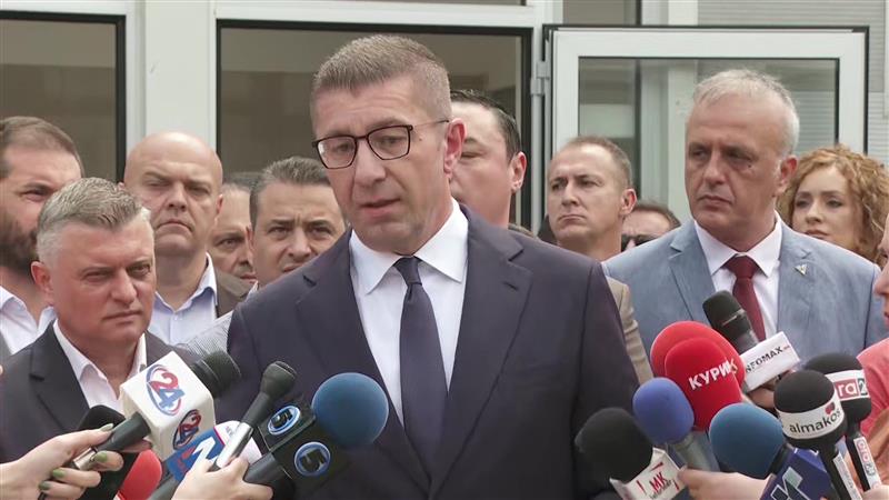 Мицкоски: Посетата на Кошта нема да го смени ставот на Владата за уставните измени