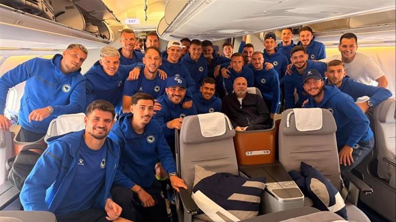 Капетанот Џеко објави фотографија од авионот: "I am from Bosnia, take me to America"