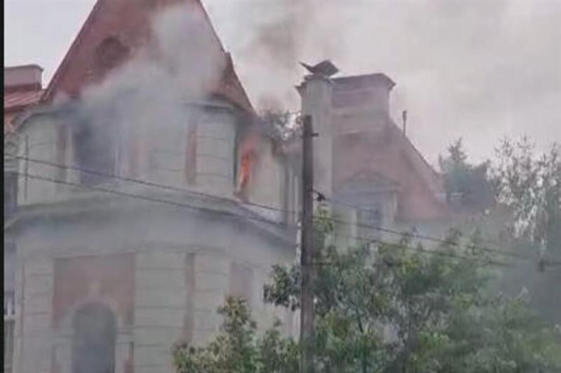 Видео: Гори амбасадата на Пакистан во Белград 