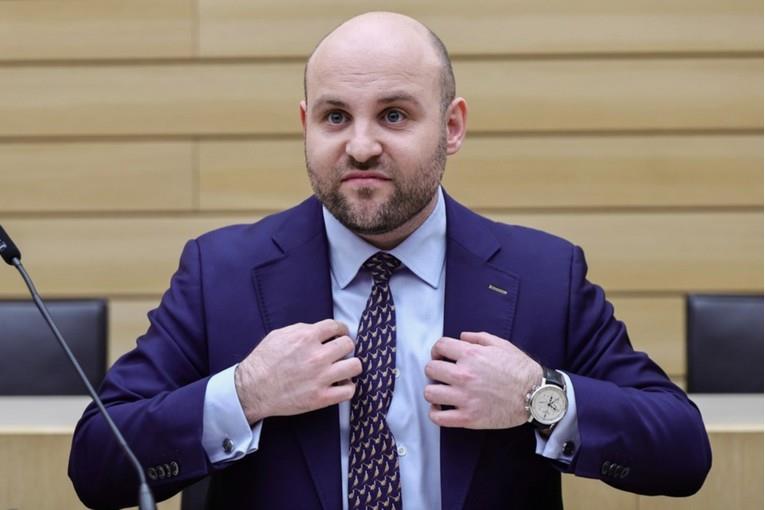 Германски политичар од АфД во Русија се сретна со првиот човек на Гаспром- бара руски гас 
