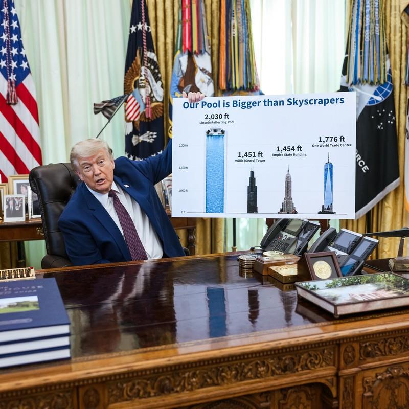 Трамп мафта со графикон на прес конференција: Нашиот базен ќе биде поголем и од висококатници 