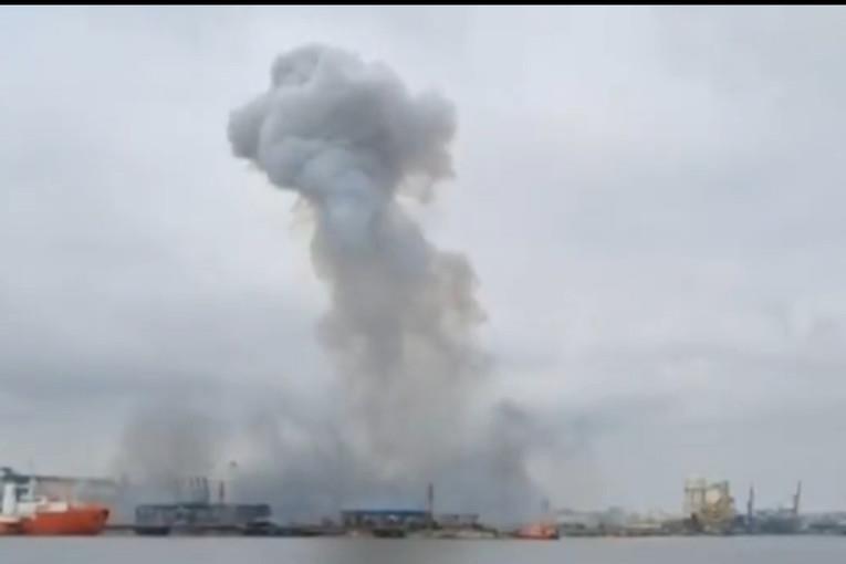 Поморски дрон експлодира во романско пристаниште (ВИДЕО)