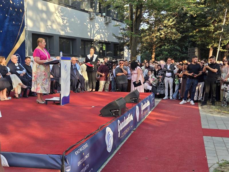 Јаневска на промоција на нова генерација дипломци на Универзитетот „Мајка Тереза“
