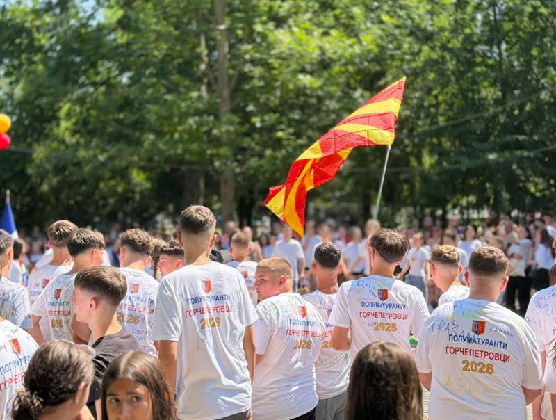 Ѓорче Петров ја одржа првата полуматурска парада – еден ден, шест училишта, една гордост