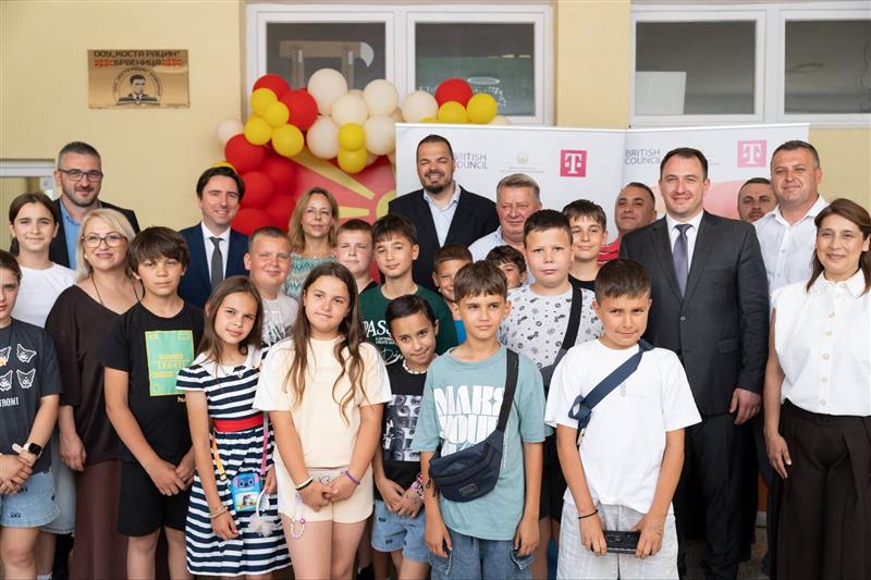Андоновски: Учениците ќе учат основи на програмирање и сајбер безбедност преку micro:bit уреди