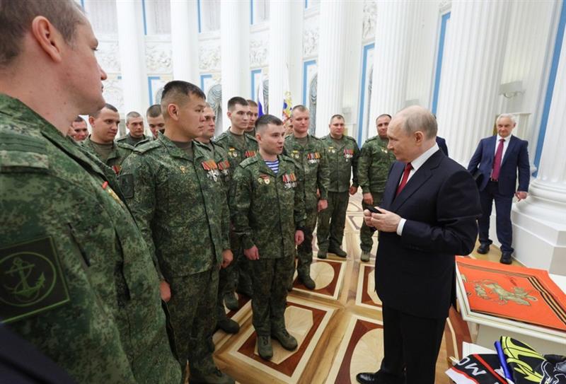 Путин пред војници: Не напредуваме толку брзо колку што би сакале