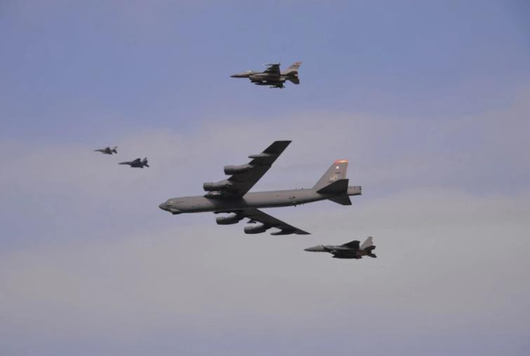 Осум лица загинаа при пад на бомбардерот Б-52 на американските воздухопловни сили во Калифорнија
