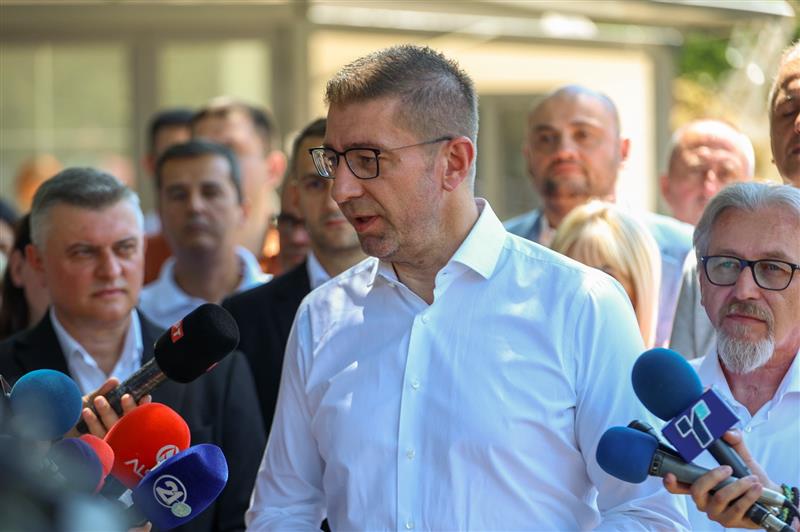 Мицкоски: До крајот на месецов ќе заврши реконструкцијата на Владата, ќе бидат опфатени и пониските ешалони