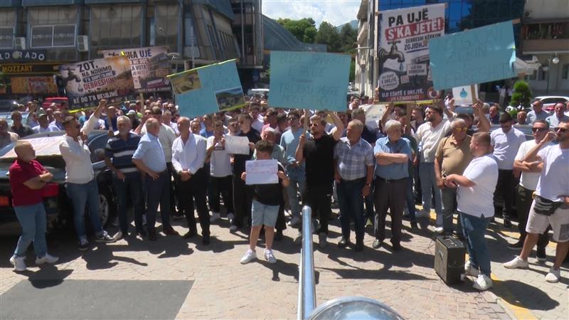 Жителите на Дебреше како во средниот век- се снаоѓаат за вода за основните потреби
