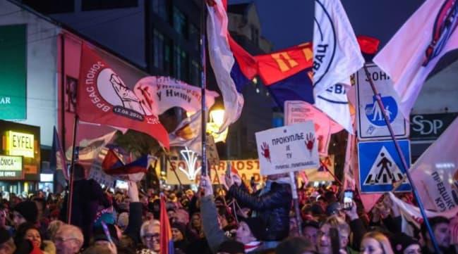 Протест во Нови Сад, се бараат предвремени парламентарни избори во Србија