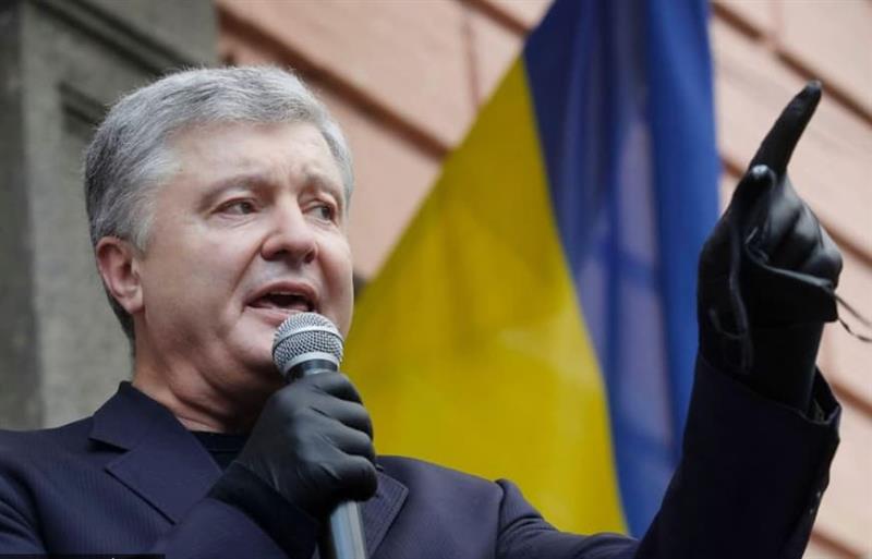 И Порошенко се откажа од орденот, што го добил од Полска- повика на смирување на тензиите 