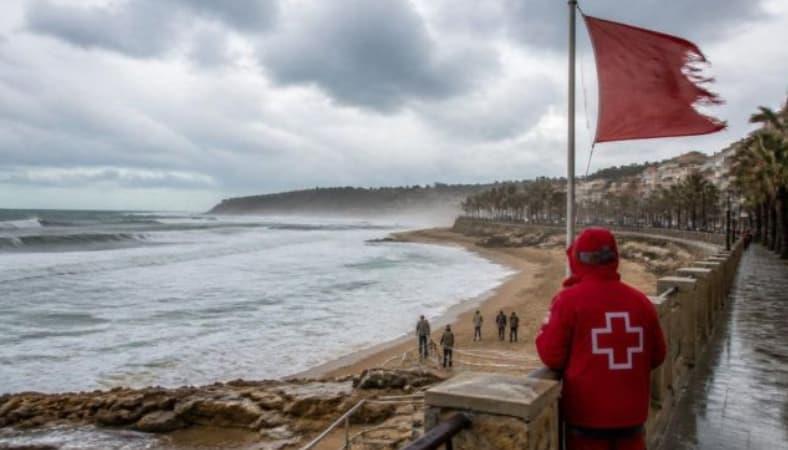 Трагедија во Шпанија: Три момчиња загинаа додека скокале во морето од карпа- прогласена тридневна жалост (ВИДЕО)