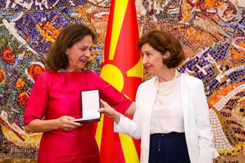 Сиљановска-Давкова постхумно ја одликуваше Наде Проева со Орден „8 Септември“  