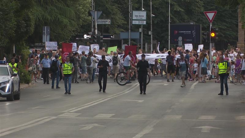 Граѓанската иницијатива „Стоп за Усје“ на протестен марш за чист воздух