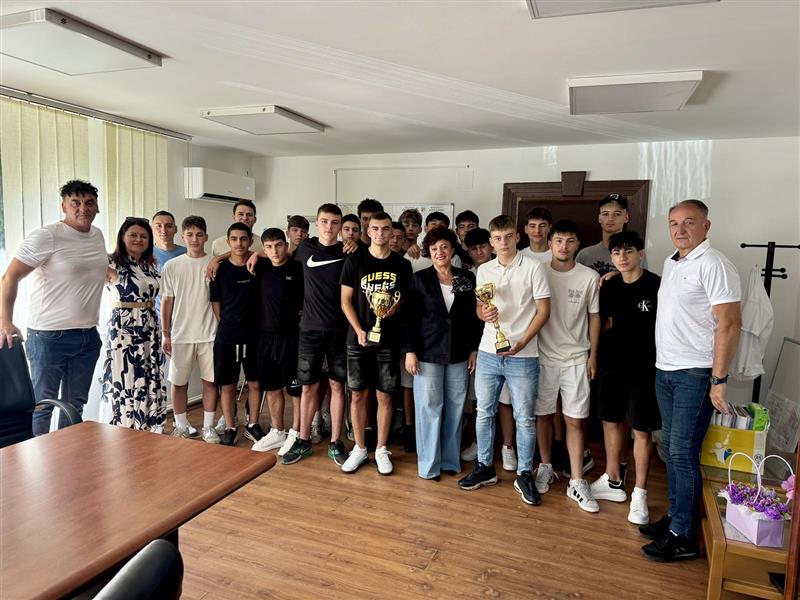 Градоначалничката Стаменкоска Трајкоска ги пречека шампионите од ФК “КУЛ”