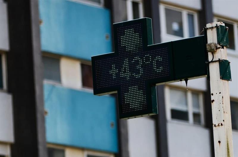 Нов рекордно најтопол ден во Франција:  Речиси целата земја во црвено