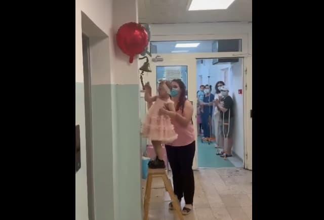 Малата Ана се избори со најтешката болест- победничкото ѕвонче повторно заѕвони (ВИДЕО)