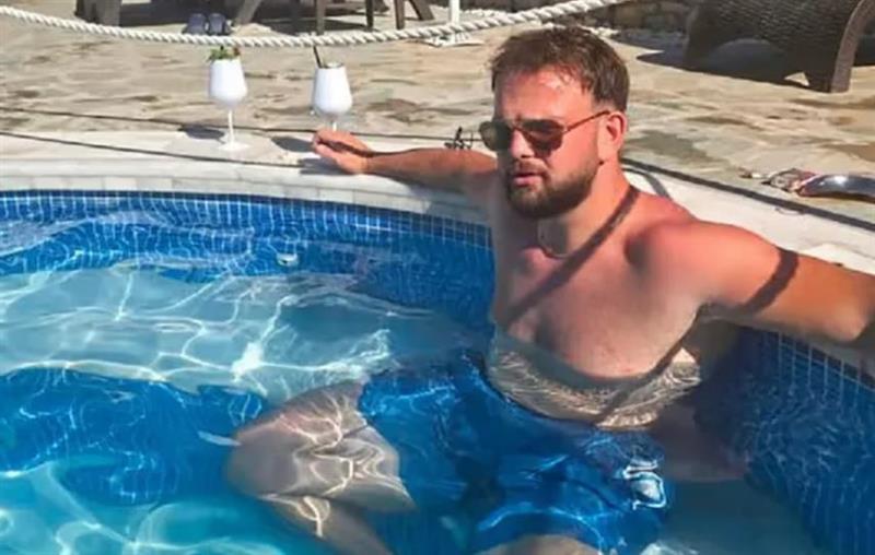 Албанец од Британија се бори за живот по страшната повреда на одмор во Марбеја