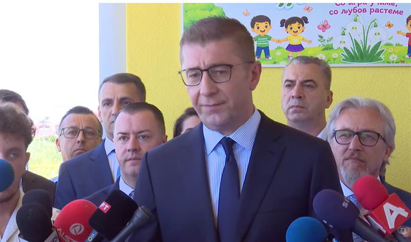 Мицкоски: Продолжуваме со субвенционирање на авиолинии и отворање на нови
