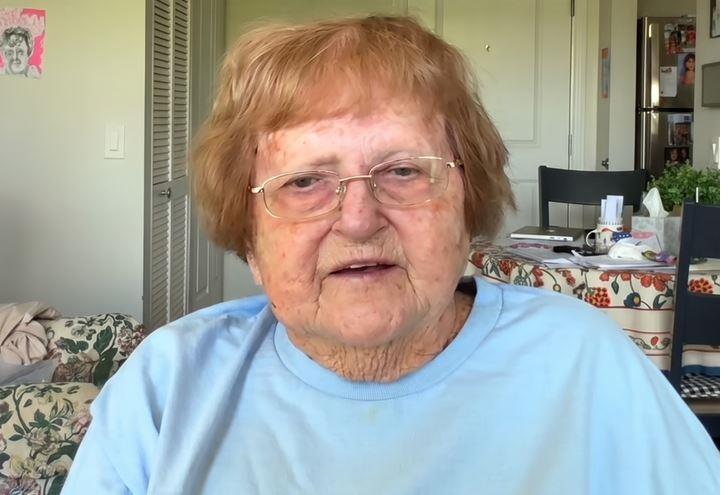 Баба Дронијак (96) не се откажува од забавите во домот и покрај заканите за исфрлање