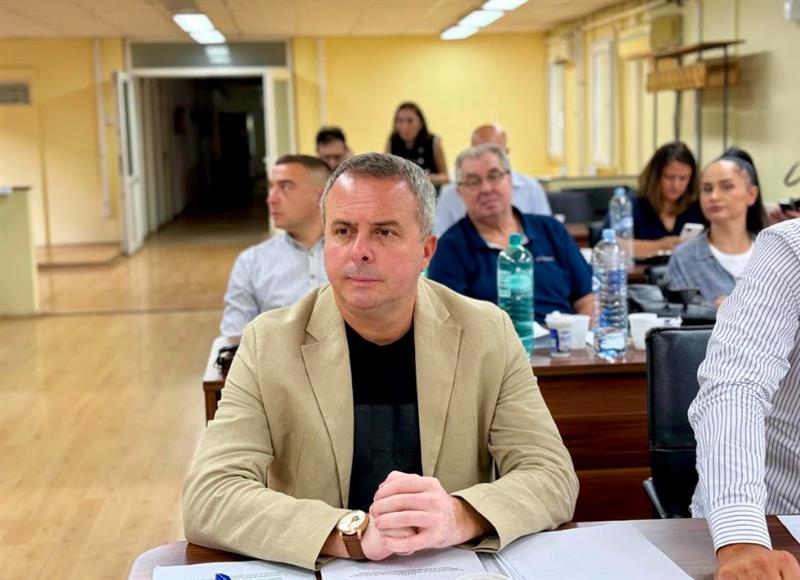 Герасимовски: Срамота е што советничката група на ВМРО-ДПМНЕ ги блокира вработувањата на административно технички персонал 