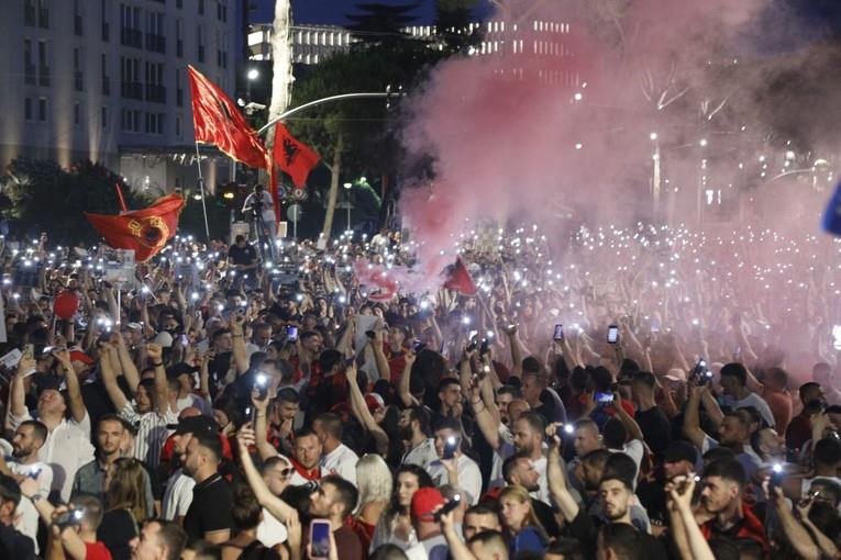  BBC: Фламинго револуцијата во Албанија расте!
