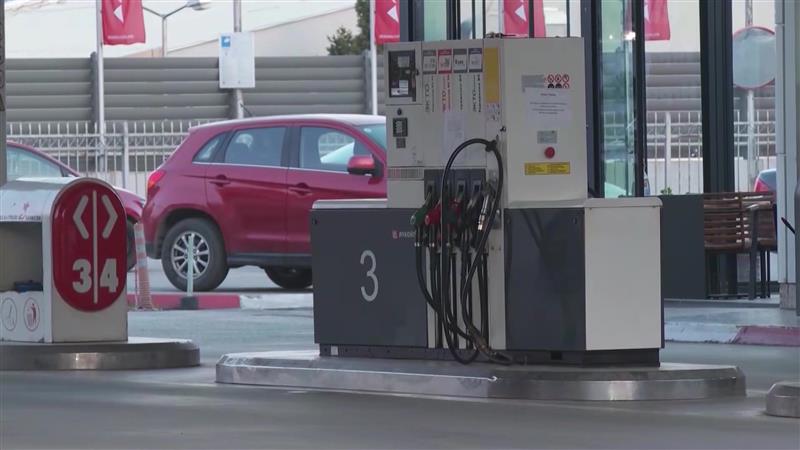 Бензиите поскапуваат за еден денар, дизелот за 2,5 денари
