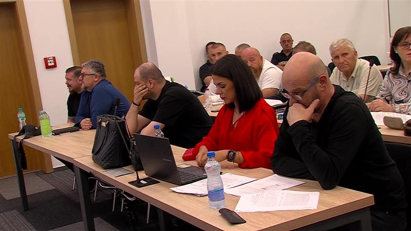 Продолжи судењето за „Пулс“: Презентирани листинзи од телефонска комуникација на газда Деко и неговиот син Михајло