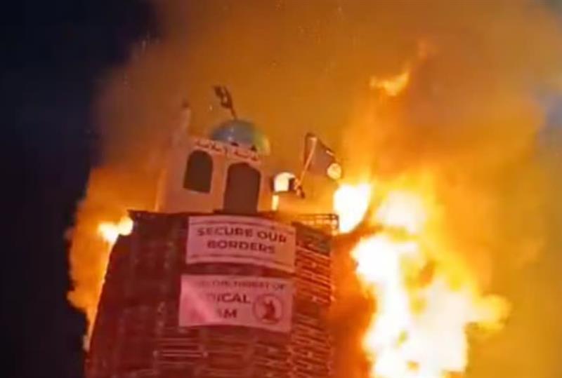 Реплика на џамија е запалена на клада во Северна Ирска: Чист израз на омраза (ВИДЕО)