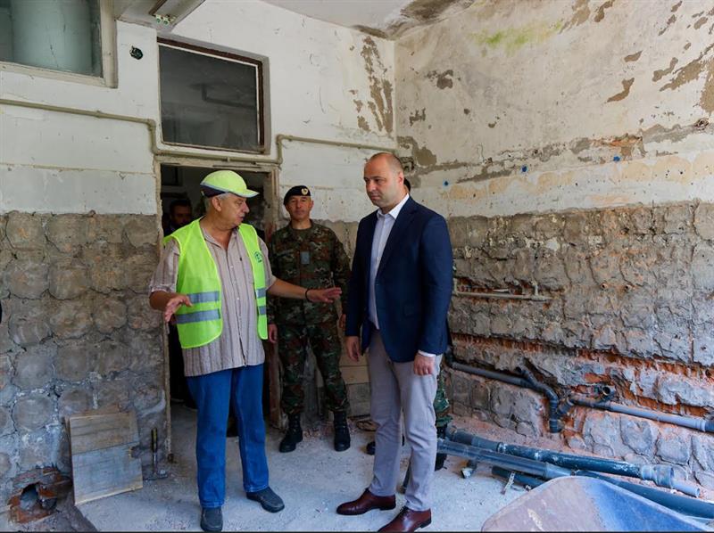 Мисајловски во увид на градежните активности во касарната во Ќојлија