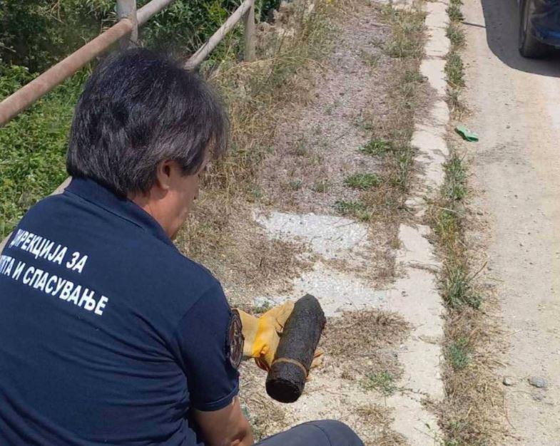 ДЗС: Неексплодирана граната со калибар 75mm извлечена од под вода во Црна Река кај с. Радобор
