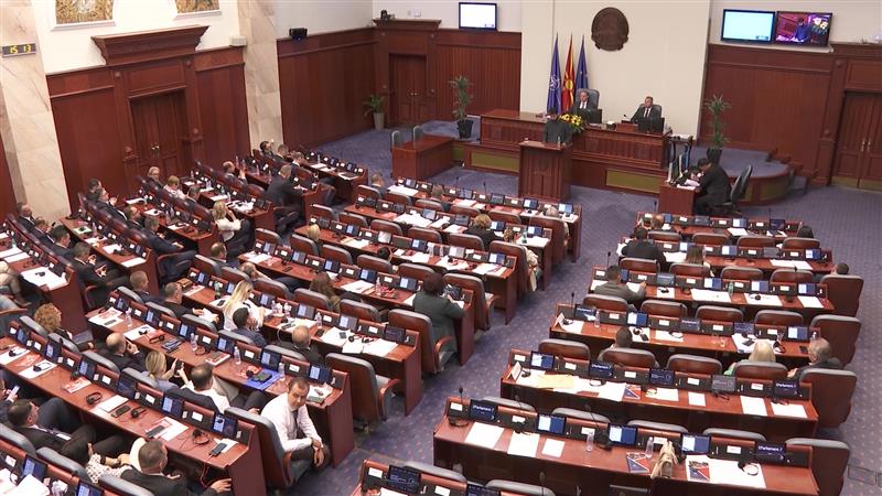 Опозициски пратенички прашања во Собранието