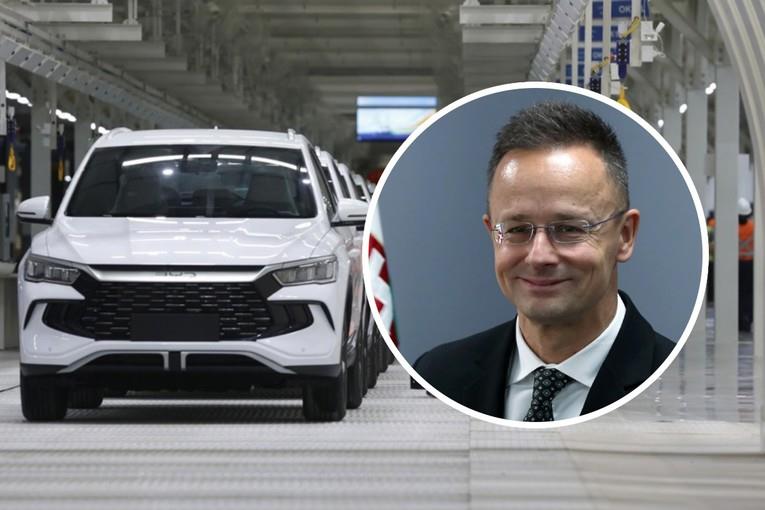 Екс шефот на унгарската дипломатија се вработи во кинески авто гигант, Орбан му порача: Напред Сијарто