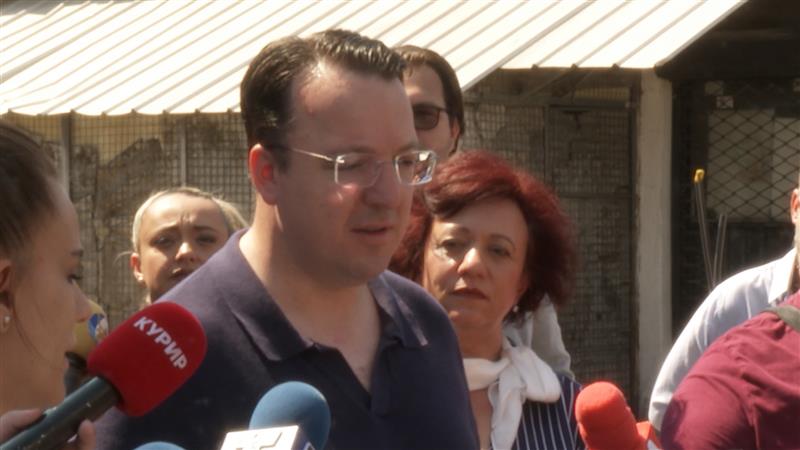 Николоски: Проблемот на професионалните возачи го решаваме самостојно, веќе се издаваат долгорочни визи